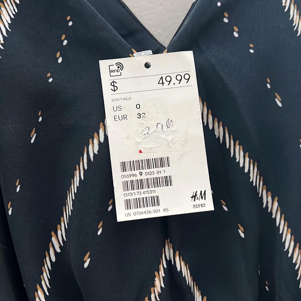 Navy blue with white and gold detail dress from H&M - Picture 5 of 9